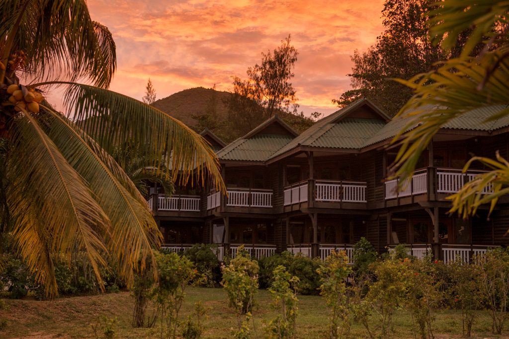 ACAJOU - EXTERIOR WITH SUNSET