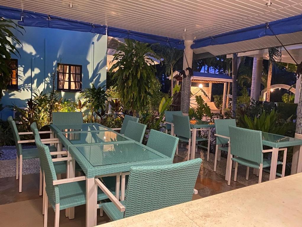 Restaurant seating area at Cabanes des Anges | Just Seychelles