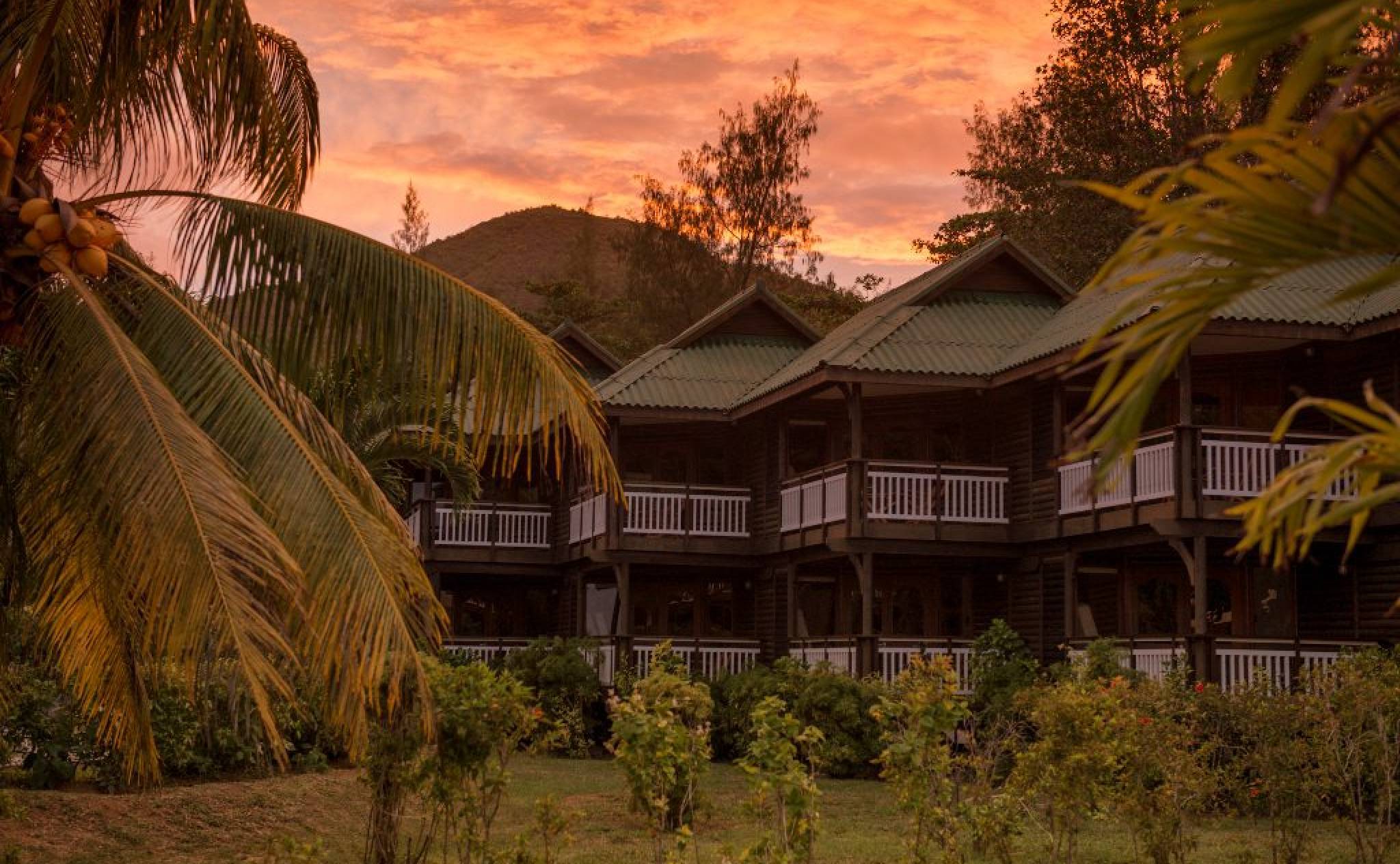 ACAJOU - EXTERIOR WITH SUNSET
