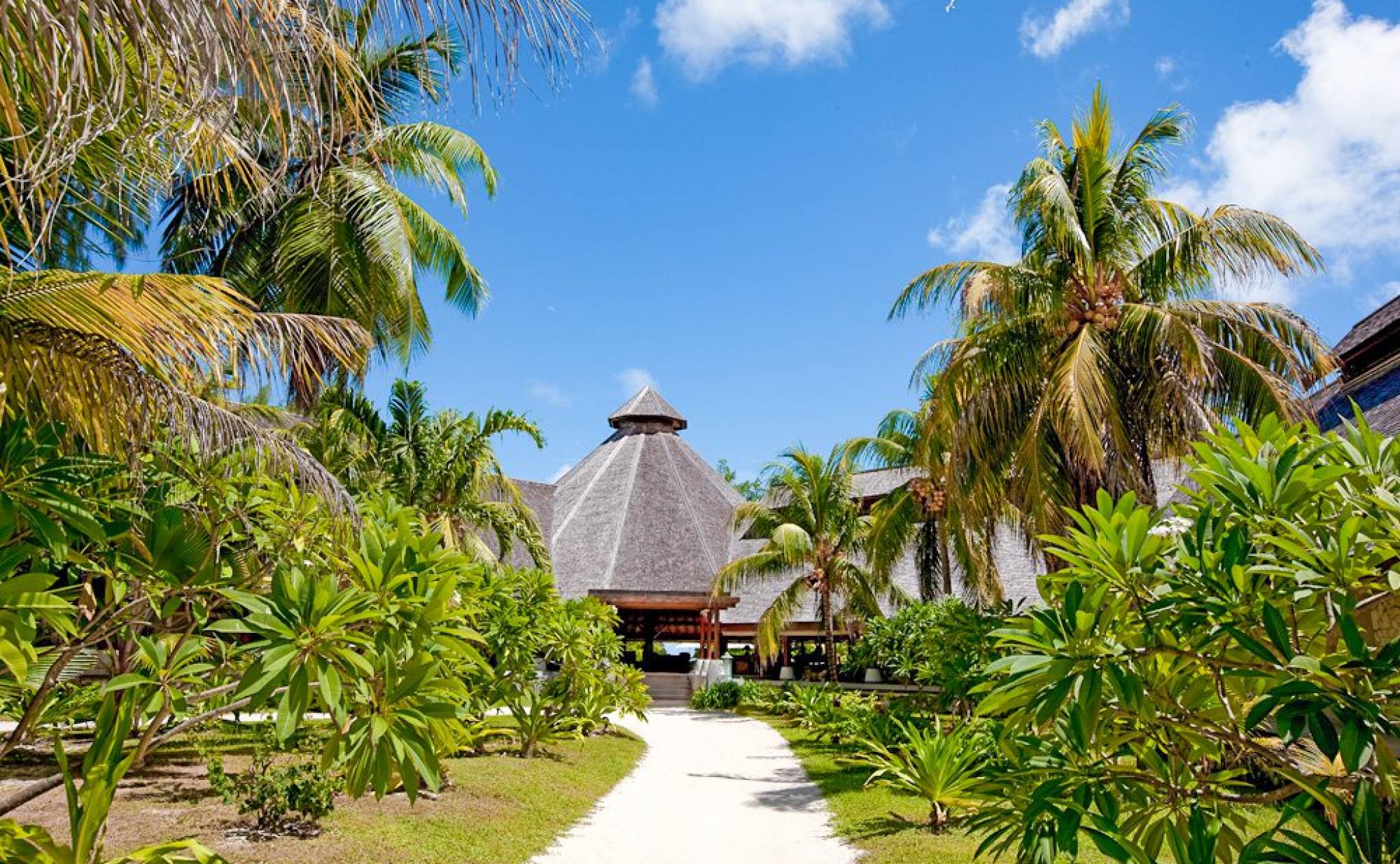 Lounge and dining area at Denis Private Island | Just Seychelles