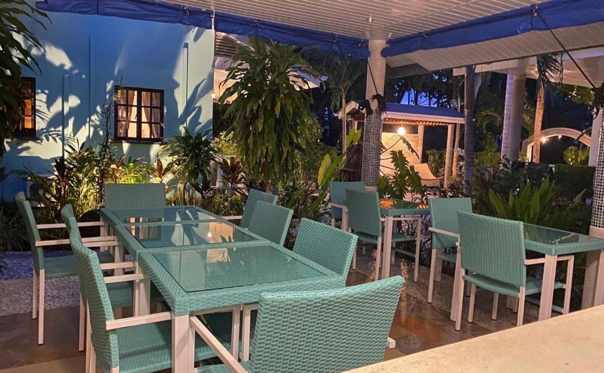 Restaurant seating area at Cabanes des Anges | Just Seychelles